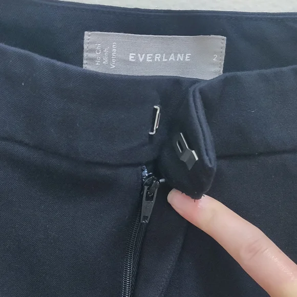 Everlane | The Fixed-Waist Stretch Cotton Pant | Black | Size 2 - Picture 6 of 10
